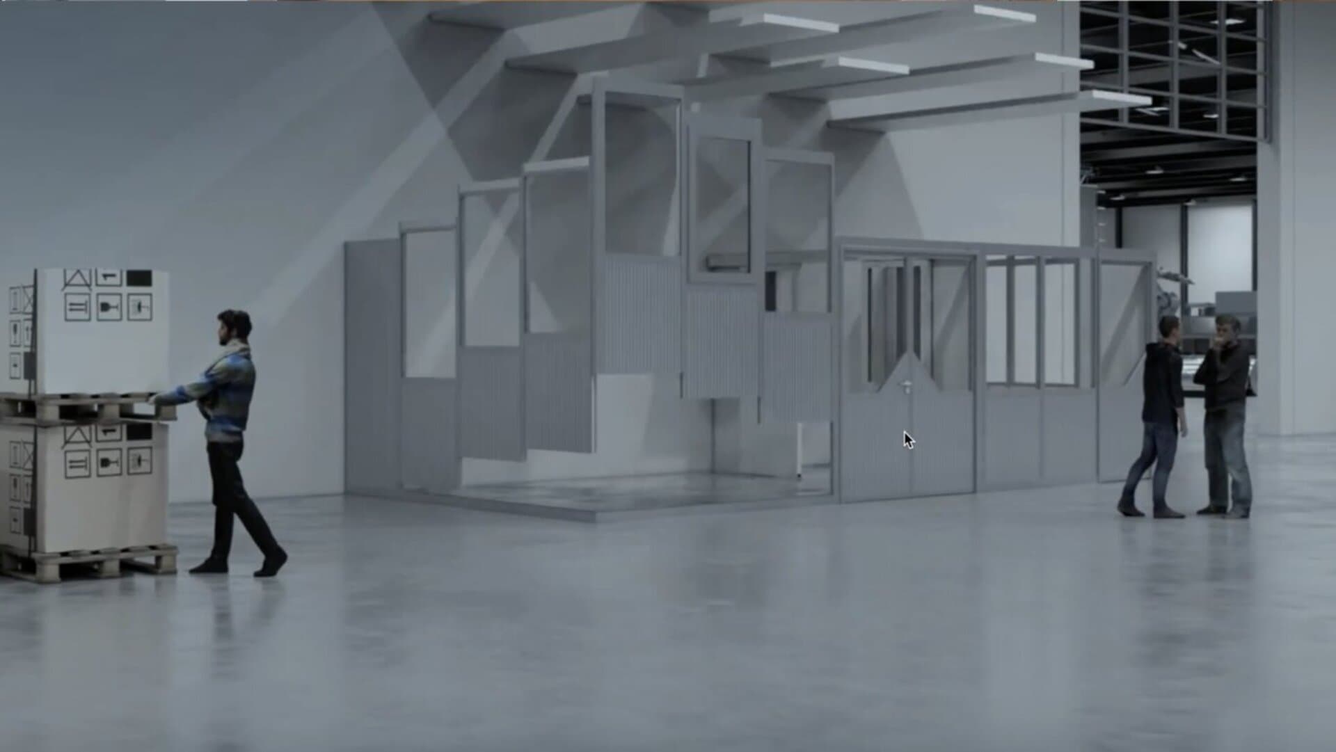 Person in Lagerhalle bewegt Kartons auf Paletten. Zwei Personen unterhalten sich.