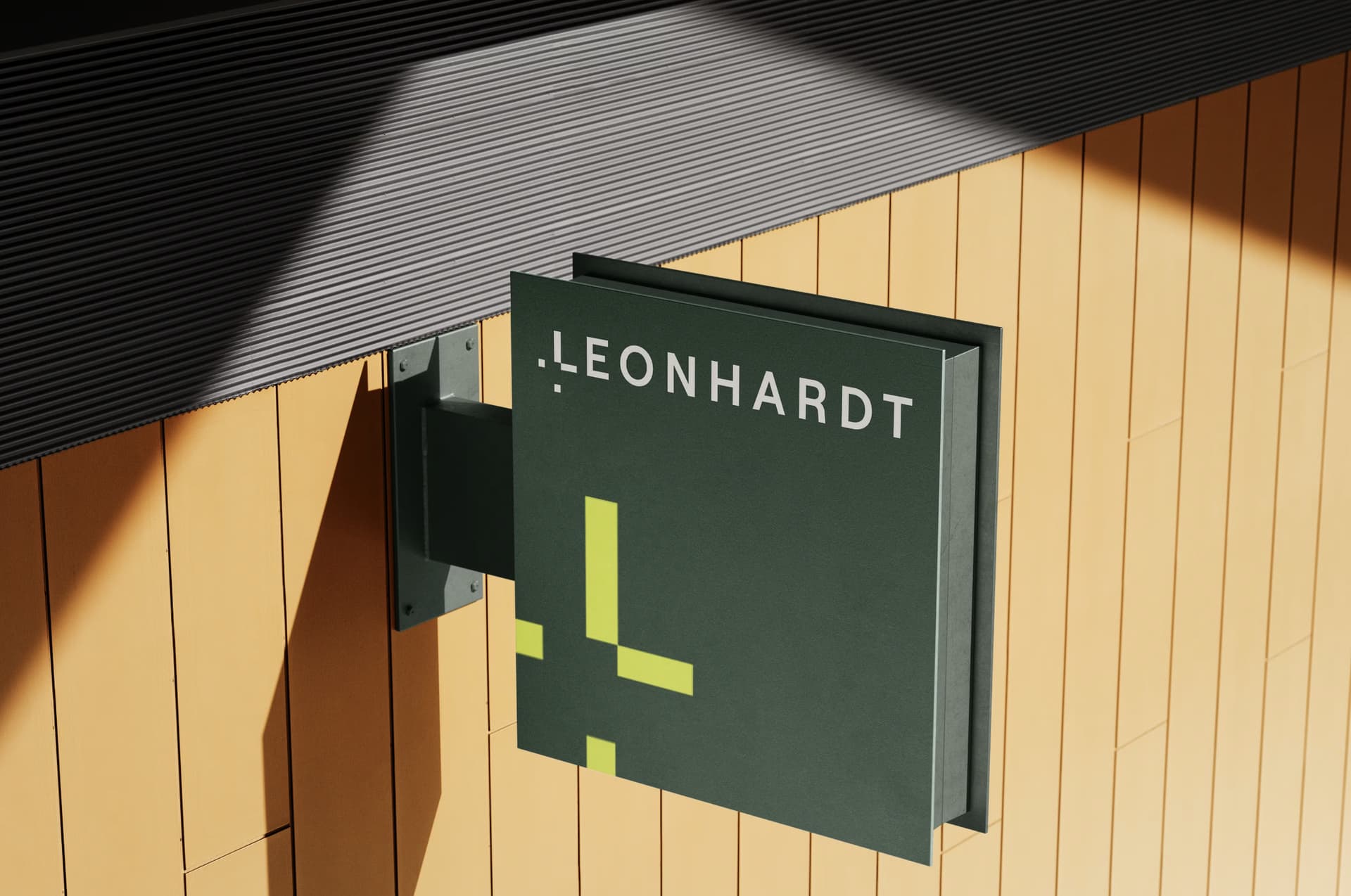 Das von reaze neu gestaltete "Leonhardt" Logo auf einem Schild mit grünem Hintergrund