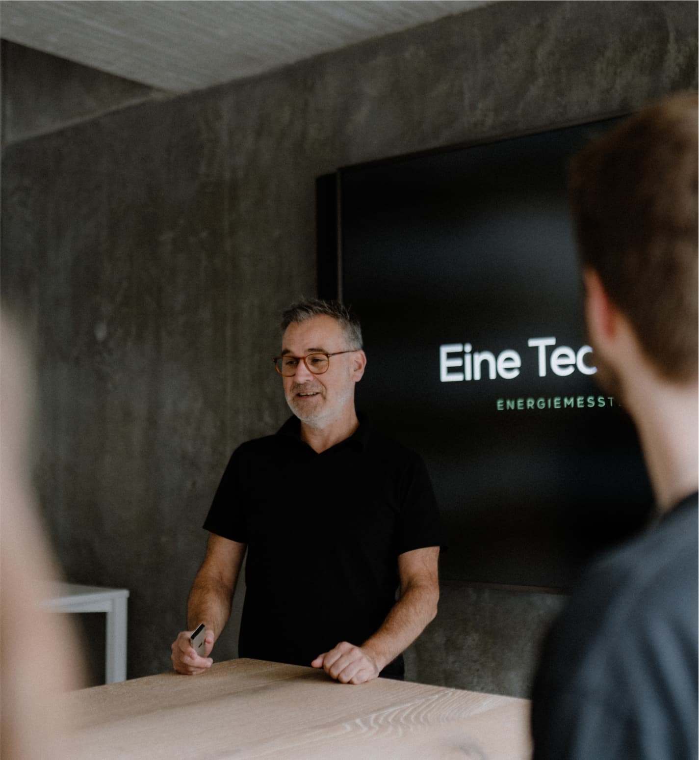 Der Geschäftsführer von reaze Ulf Lück hält eine Präsentation.